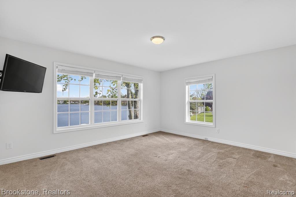 3695 Lotus Drive, Waterford, MI 48329 — Photo 15