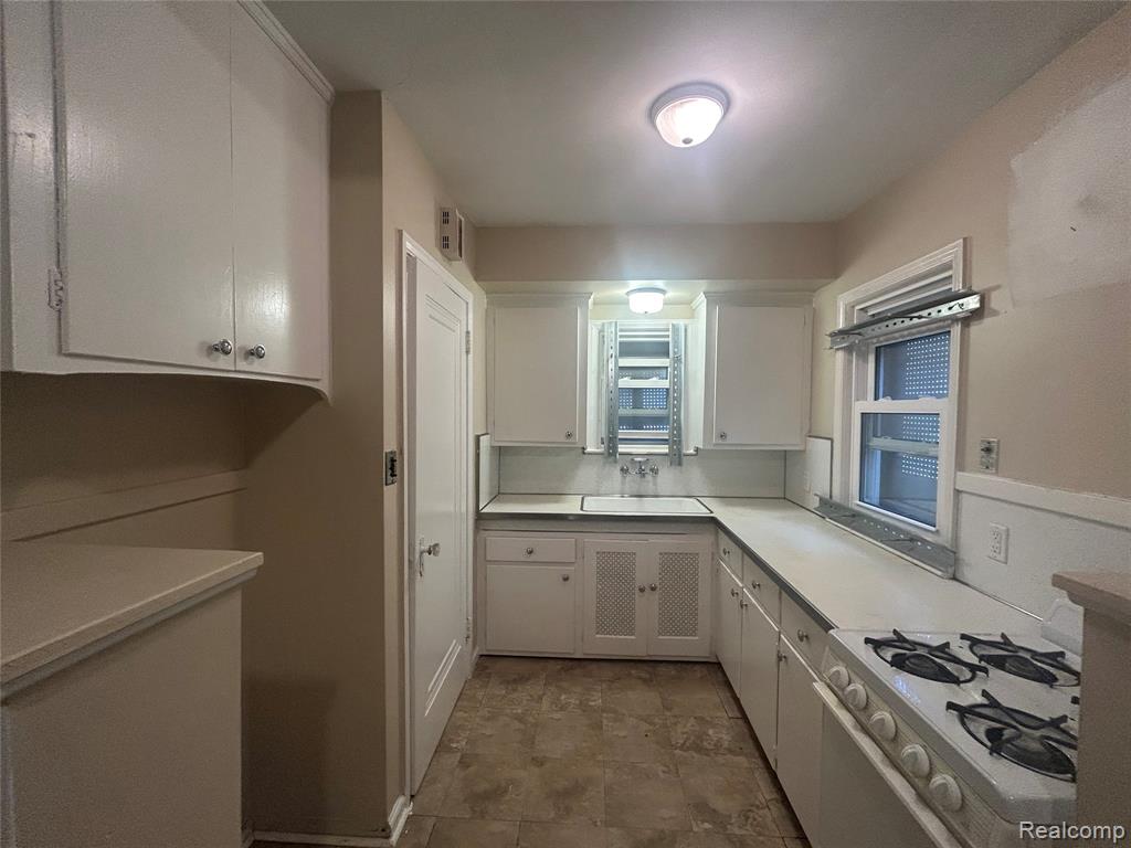 5290 University Place, Detroit, MI 48224 — Photo 3