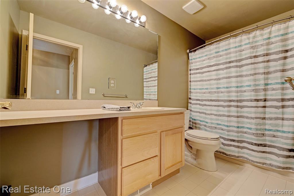 650 Eastlake Trail, Oxford, MI 48371 — Photo 21