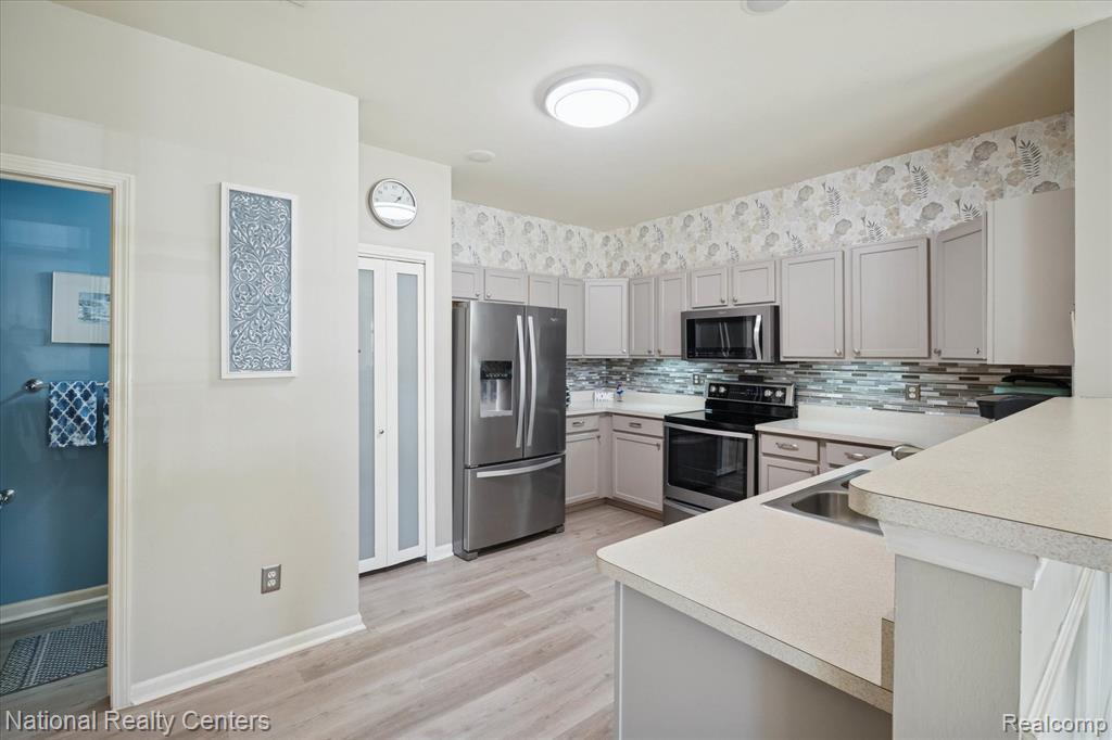 4067 Kirkway Court, 110, Howell, MI 48843 — Photo 12