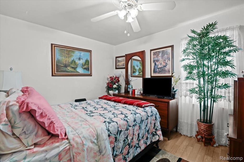 937 E Brickley Avenue, Hazel Park, MI 48030 — Photo 13