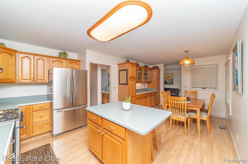 8260 ENGLEWOOD Drive, Clarkston, MI — Photo 24