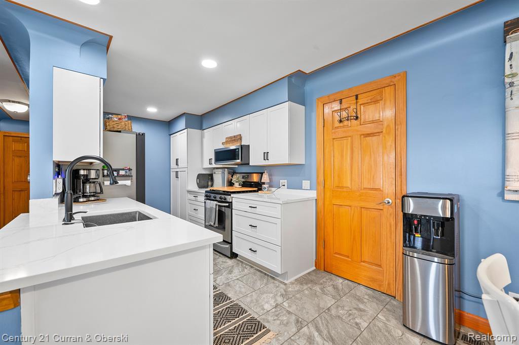 417 CHICAGO Drive, Howell, MI 48843 — Photo 20