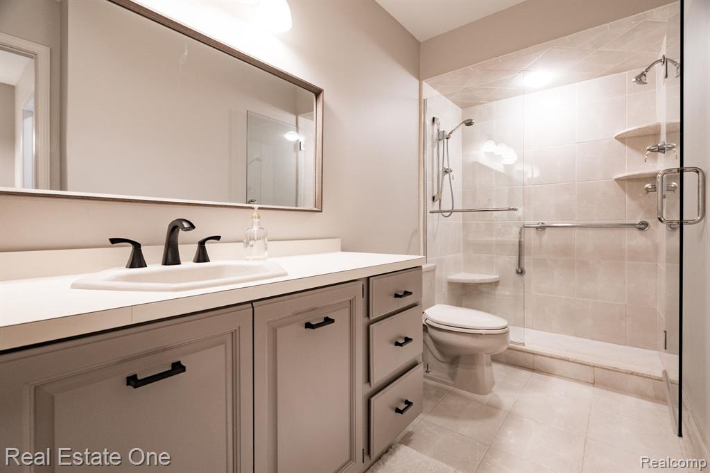 4794 RIVERS EDGE Drive, Troy, MI 48098 — Photo 29