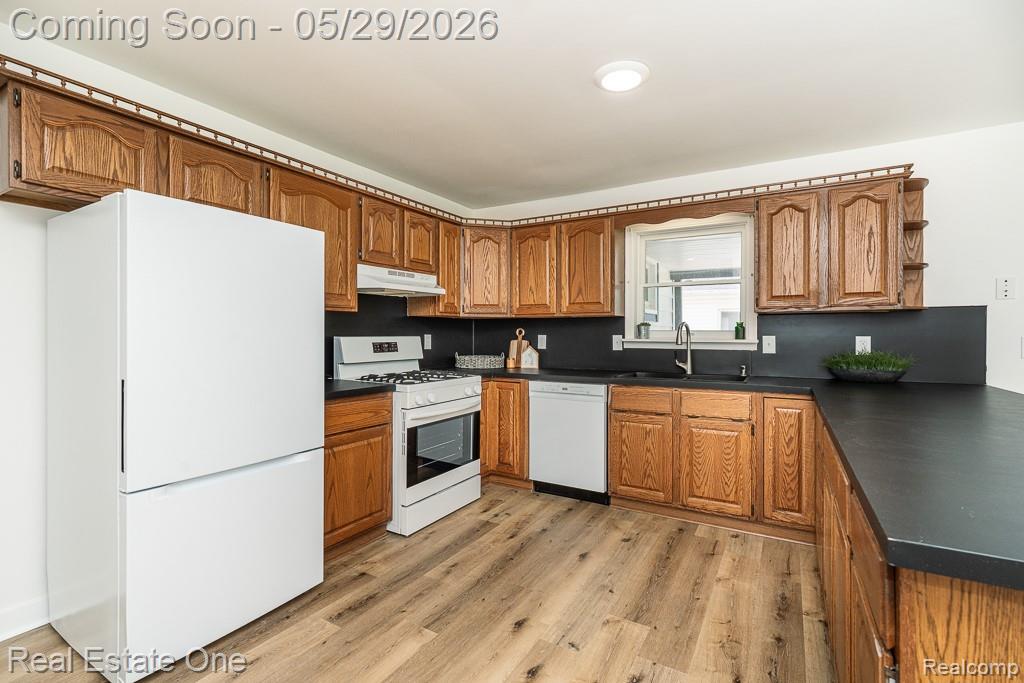 1056 Adams Road, Burton, MI 48509 — Photo 10