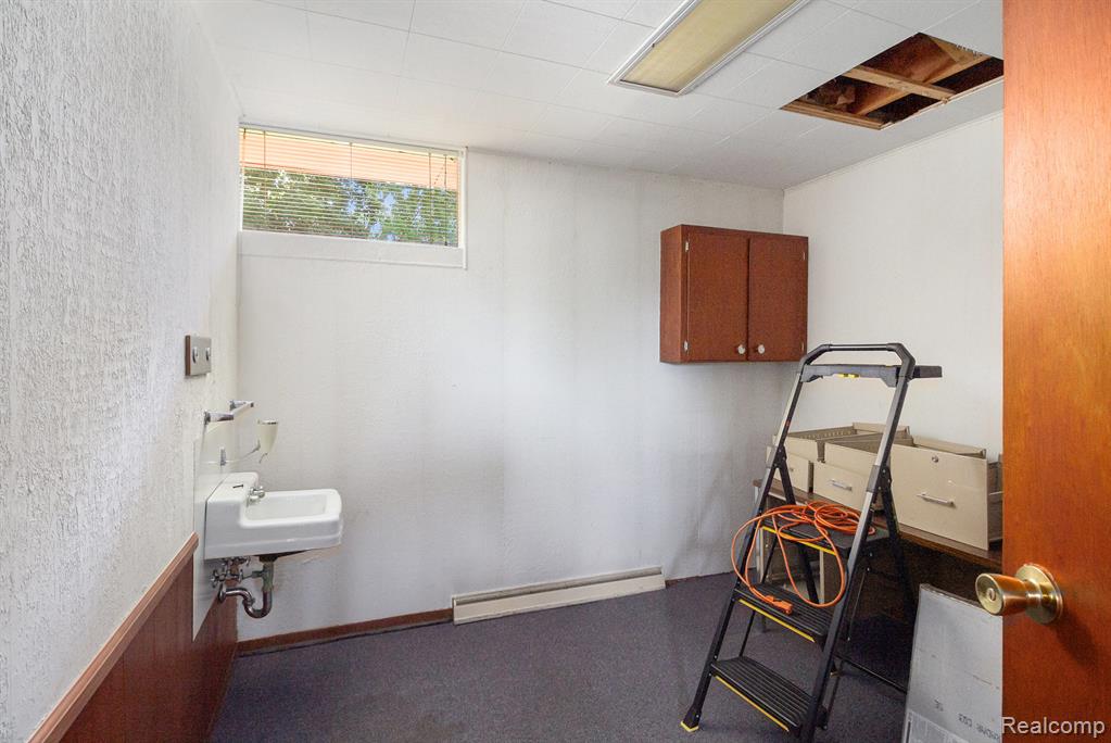 5204 Davison Road, Burton, MI 48509 — Photo 12