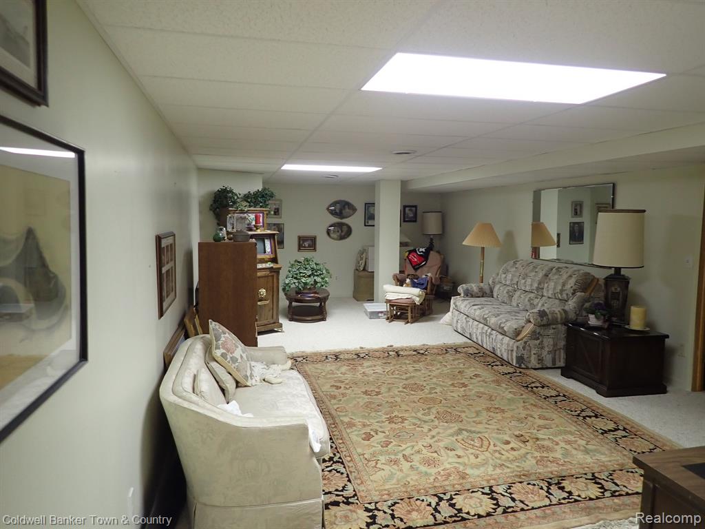 37711 AMBER Drive, Farmington Hills, MI 48331 — Photo 28