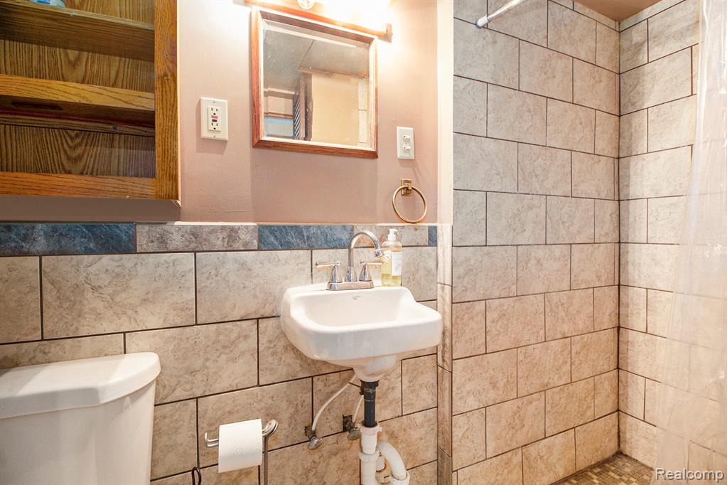 6847 Yinger Avenue, Dearborn, MI 48126 — Photo 31