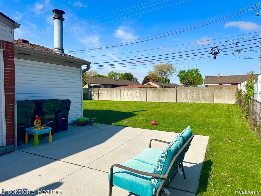 41371 HAMILTON Drive, Sterling Heights, MI 48313 — Photo 4
