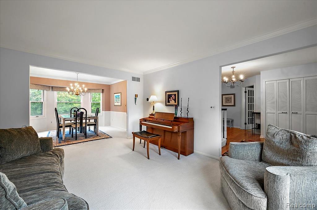 6153 Kiev Street, West Bloomfield, MI 48324 — Photo 9