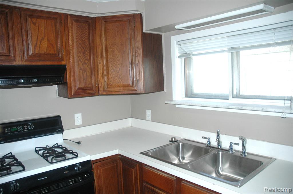 421 CURRY Avenue, Royal Oak, MI 48067 — Photo 5