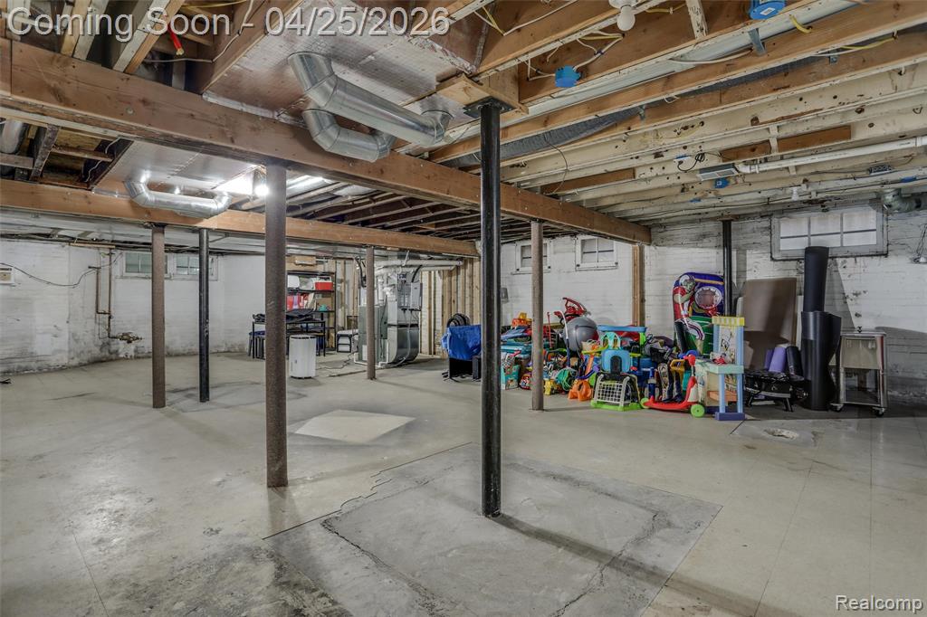 658 Pallister, Detroit, MI 48202 — Photo 48