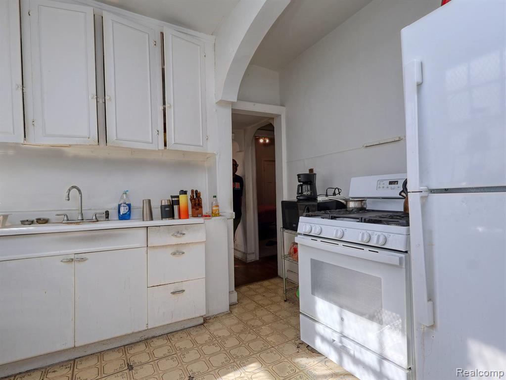 3976 French Road, Detroit, MI 48214 — Photo 7
