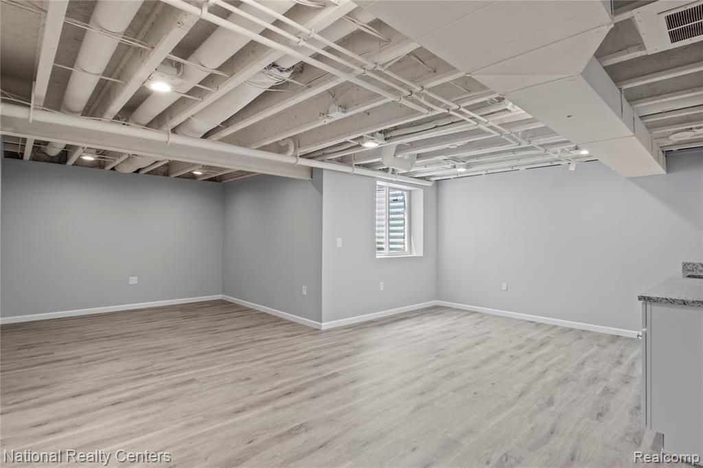 451 Goodrich, Wixom, MI — Photo 28