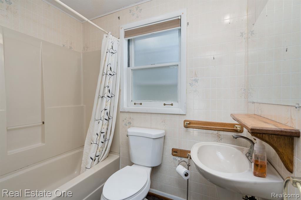 485 Bellevue Avenue, Lake Orion, MI 48362 — Photo 40