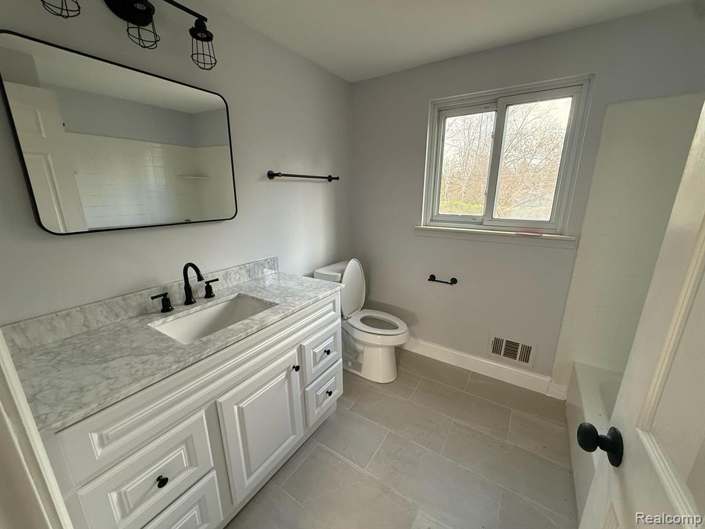 8281 BRISTOL Street, Westland, MI — Photo 15