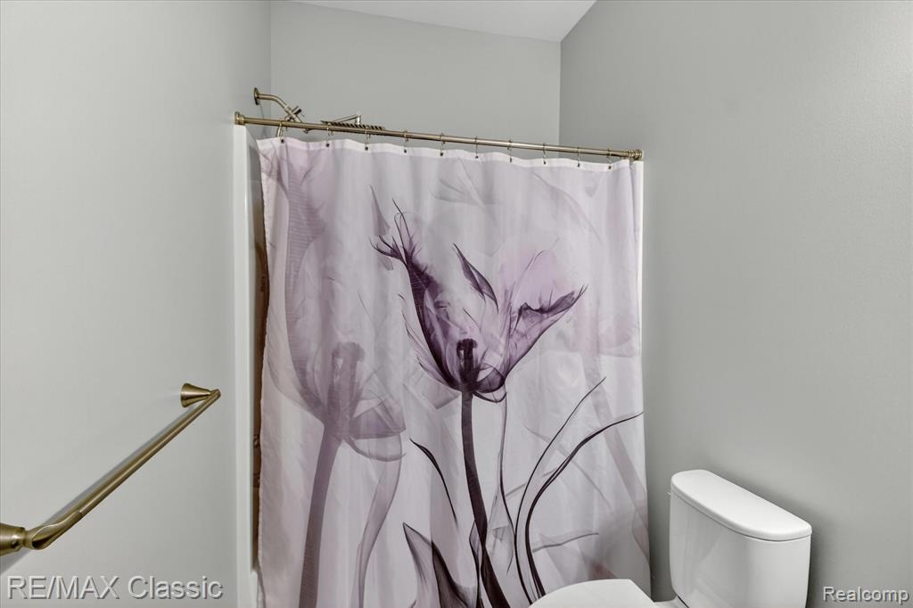 2298 Calibouge, 32, Commerce Twp, MI 48382 — Photo 32