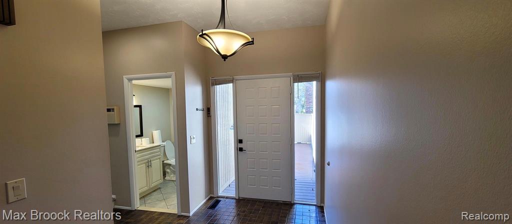 7416 Azalea Court Court, West Bloomfield, MI — Photo 11