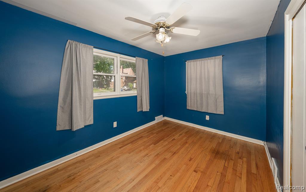 8614 GRAYFIELD Street, Dearborn Heights, MI 48127 — Photo 11