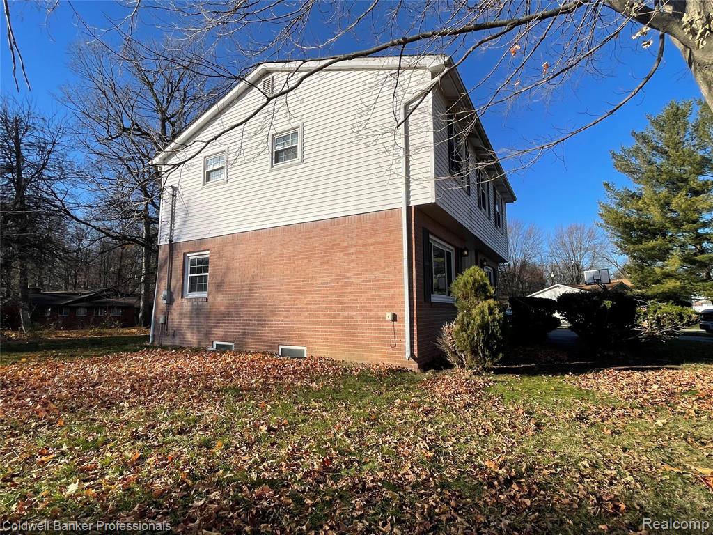 5021 Forest Side Drive, Flint, MI, 48532