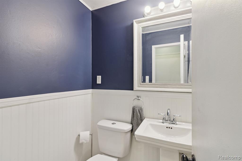 8612 PALOMINO Drive, Commerce Twp, MI 48382 — Photo 11