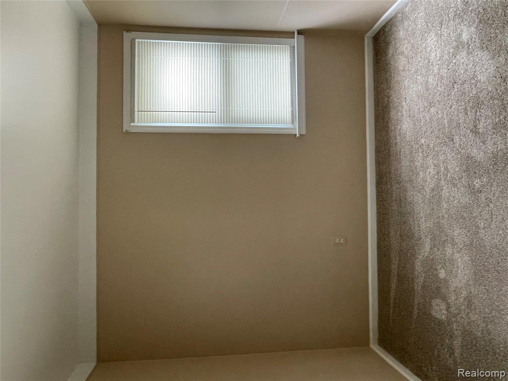 8203 Paige Avenue, Warren, MI 48089 — Photo 9