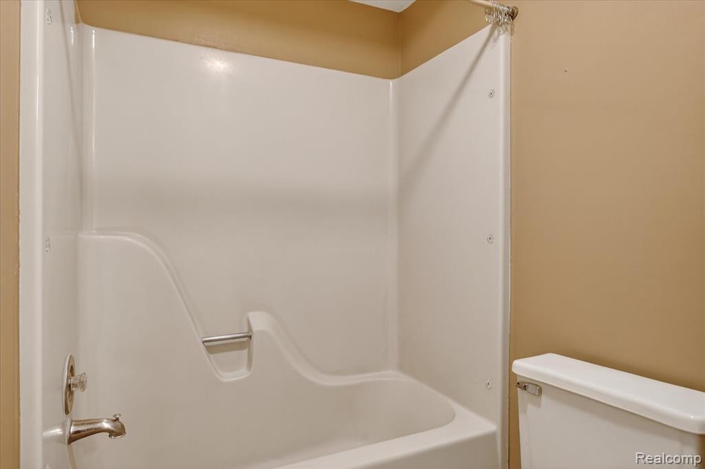 4364 S Meadow Drive, Waterford, MI 48329 — Photo 27
