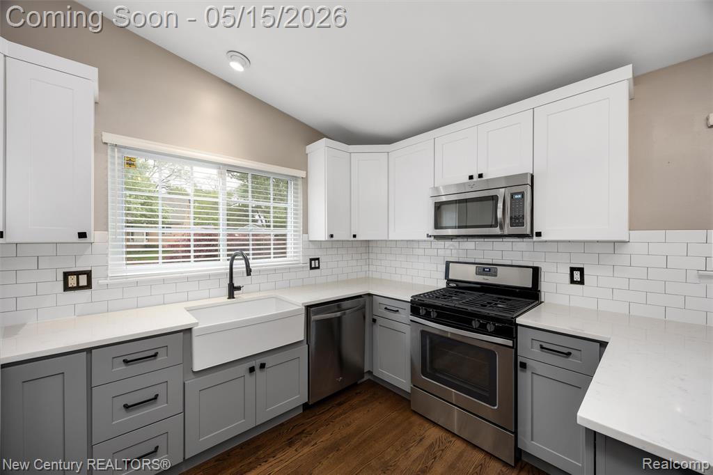 4411 Robinwood Avenue, Royal Oak, MI 48073 — Photo 6