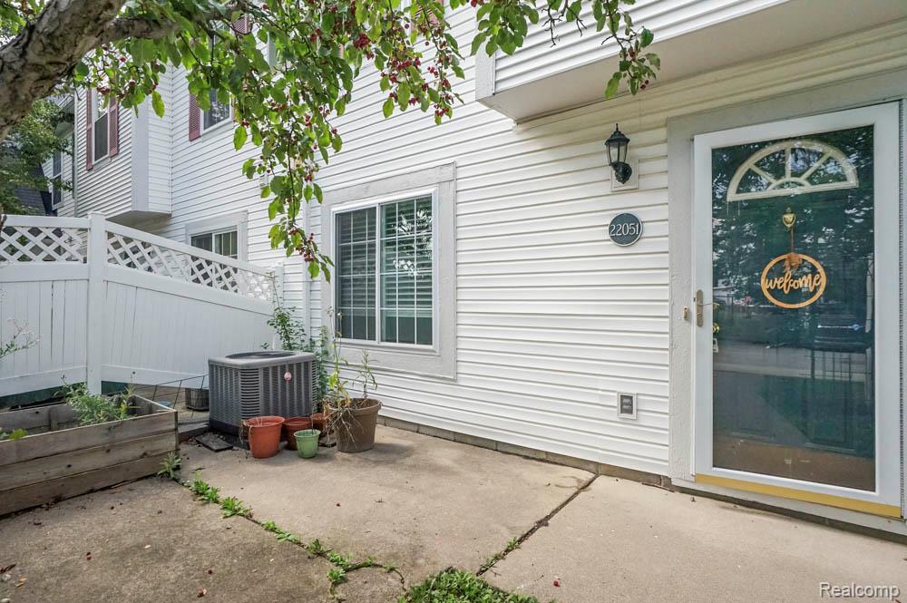 22051 Atlantic Pointe, Farmington Hills, MI 48336 — Photo 24