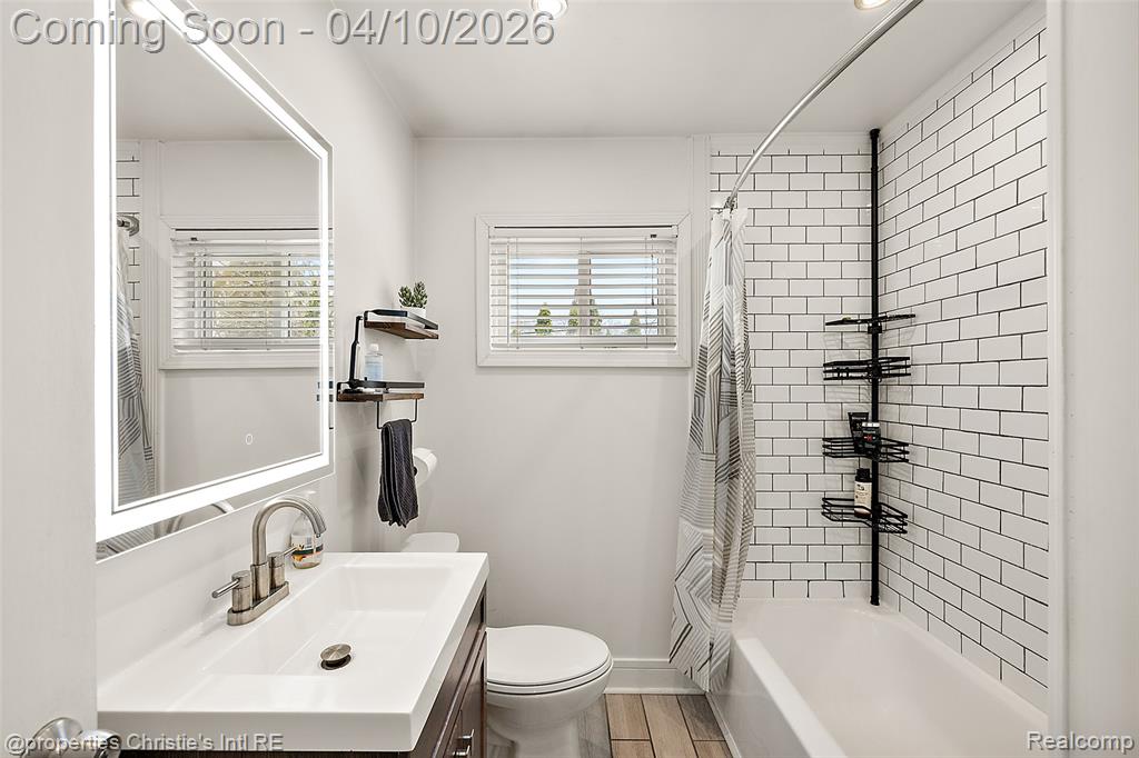 24658 Roanoke Avenue, Oak Park, MI 48237 — Photo 27