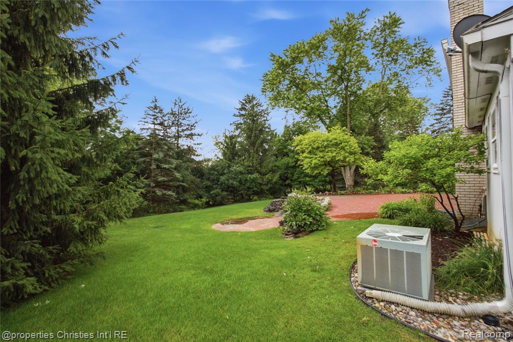 7110 Paterese Drive, Bloomfield Hills, MI 48301 — Photo 38