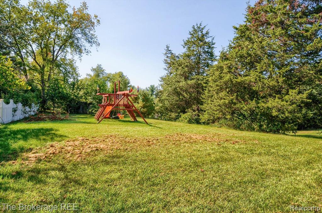 688 UPHILL Road, Milford, MI 48381 — Photo 59