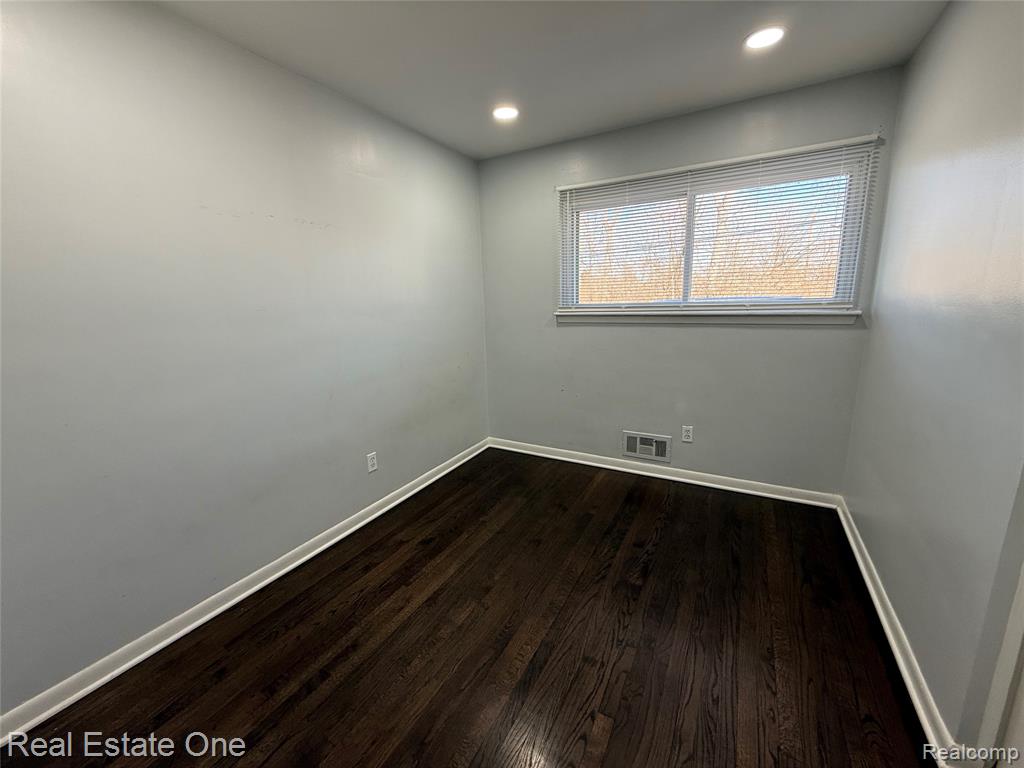 8064 WHITEFIELD Street, Dearborn Heights, MI 48127 — Photo 9