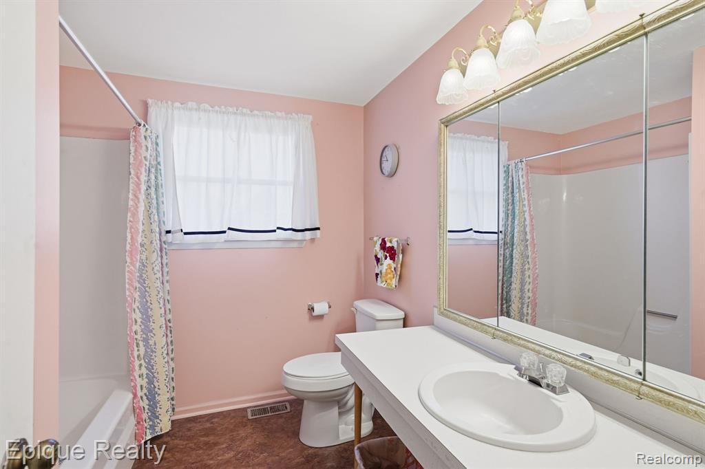 10208 Reid Road, Swartz Creek, MI 48473 — Photo 15