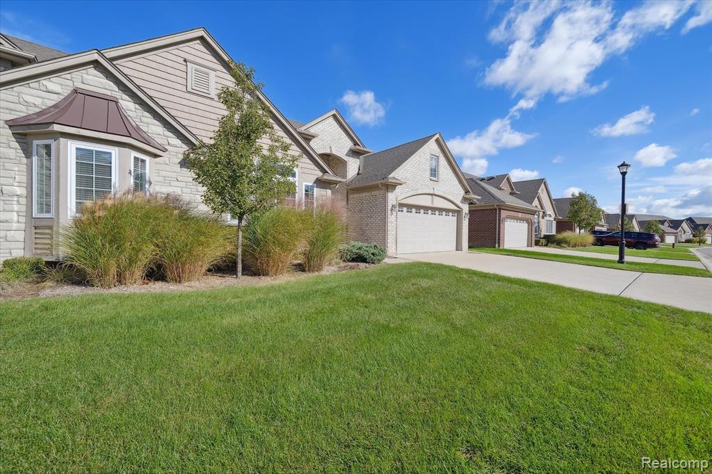 5121 HAWKSEYE Trace, Warren, MI 48092 — Photo 2