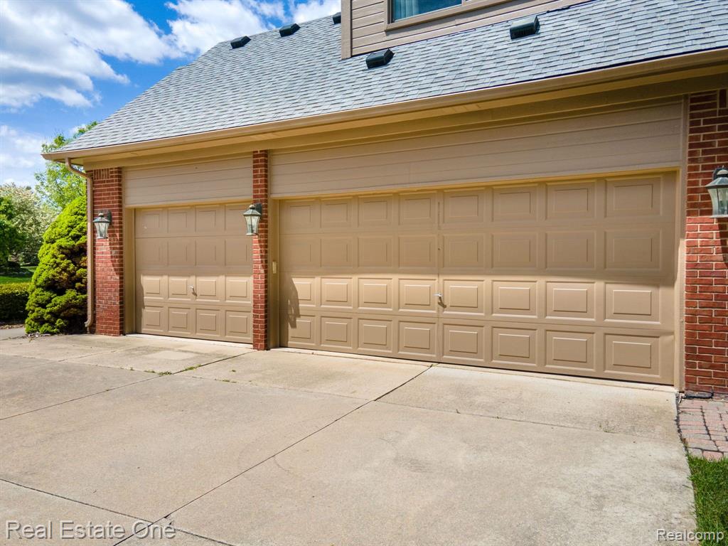 4458 HYCLIFFE Drive, Troy, MI 48098 — Photo 39