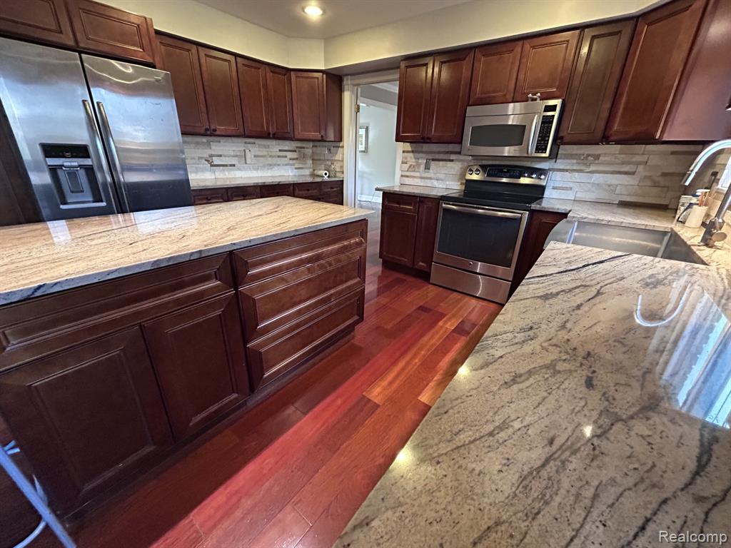 898 Portsmouth Drive, Troy, MI 48084 — Photo 7