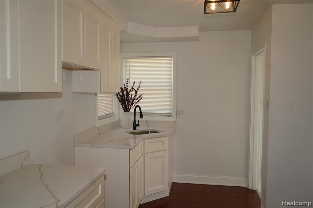 16047 W Chicago Street, Detroit, MI 48228 — Photo 4