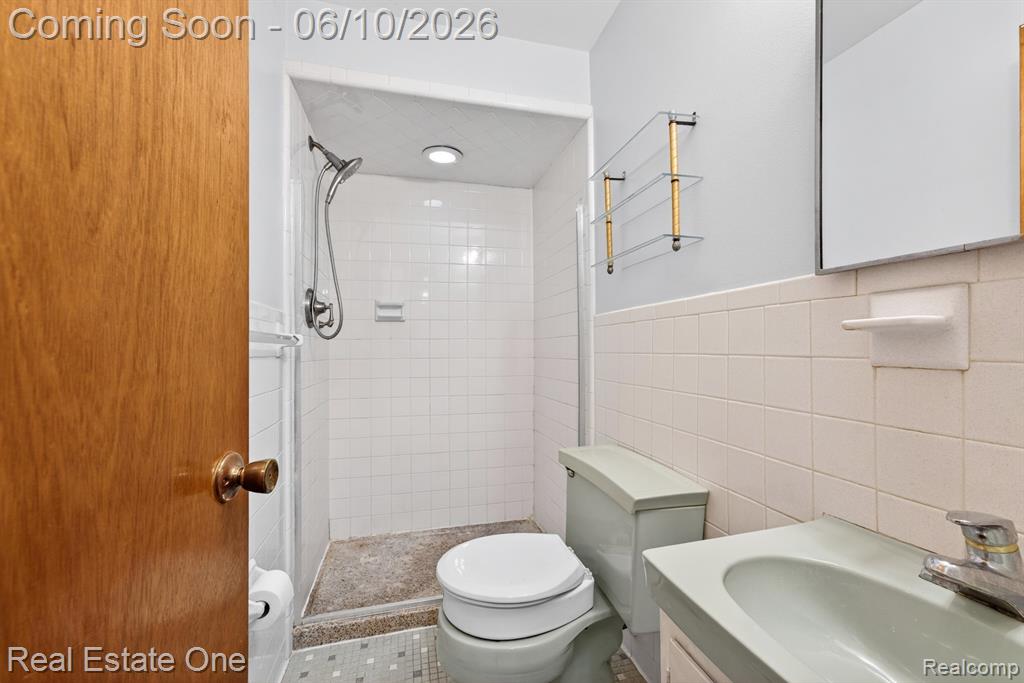 9421 Pine Street, Taylor, MI 48180 — Photo 11