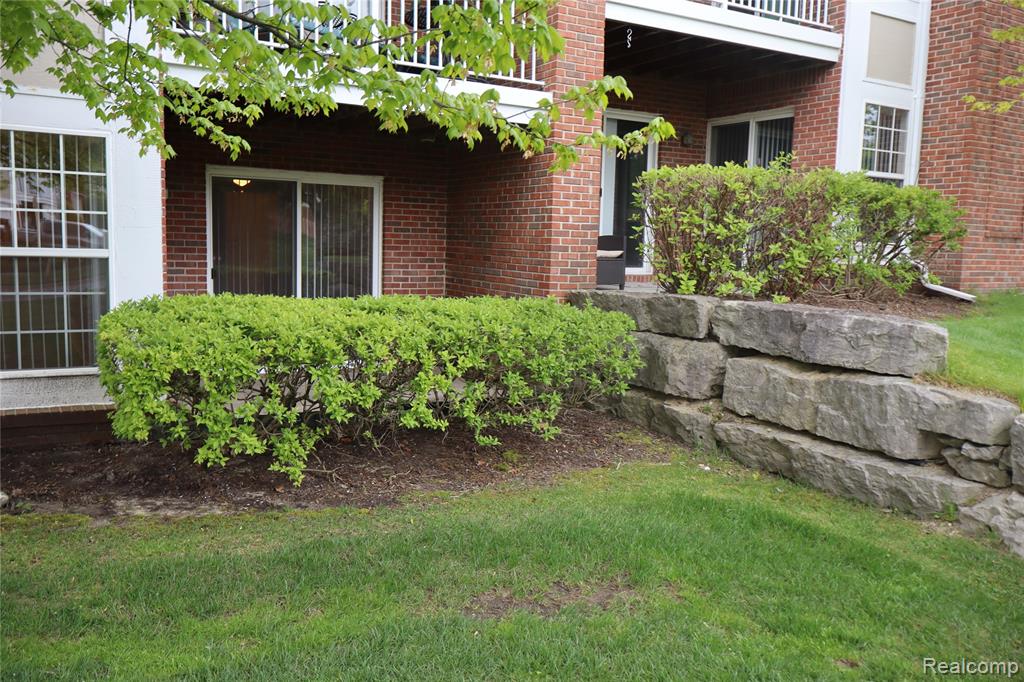 4580 BERKSHIRE Drive, Sterling Heights, MI 48314 — Photo 2