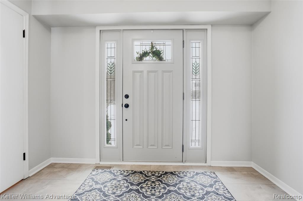 22846 Gilbar Street, Novi, MI — Photo 5