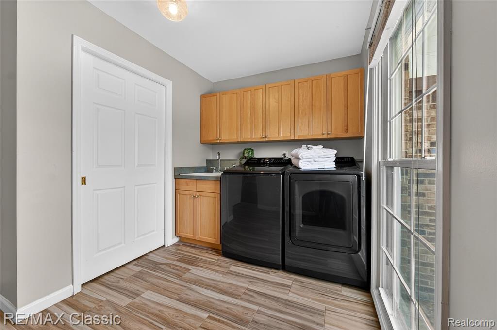9377 Pineview Drive, Plymouth, MI 48170 — Photo 18