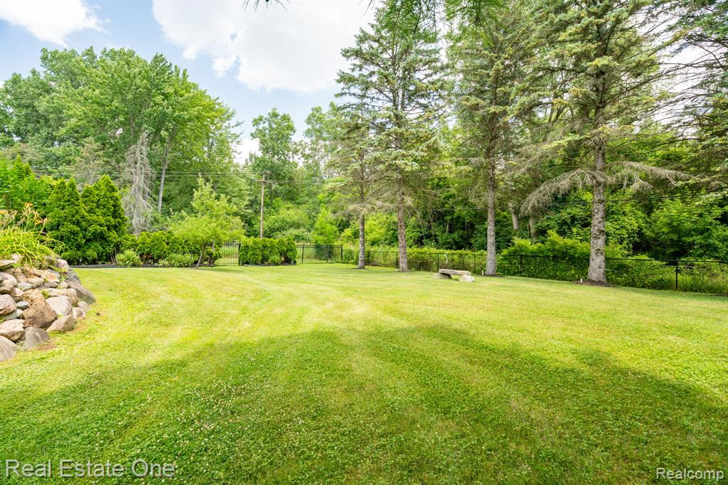 6120 EVANSWOOD Road, Troy, MI, 48085