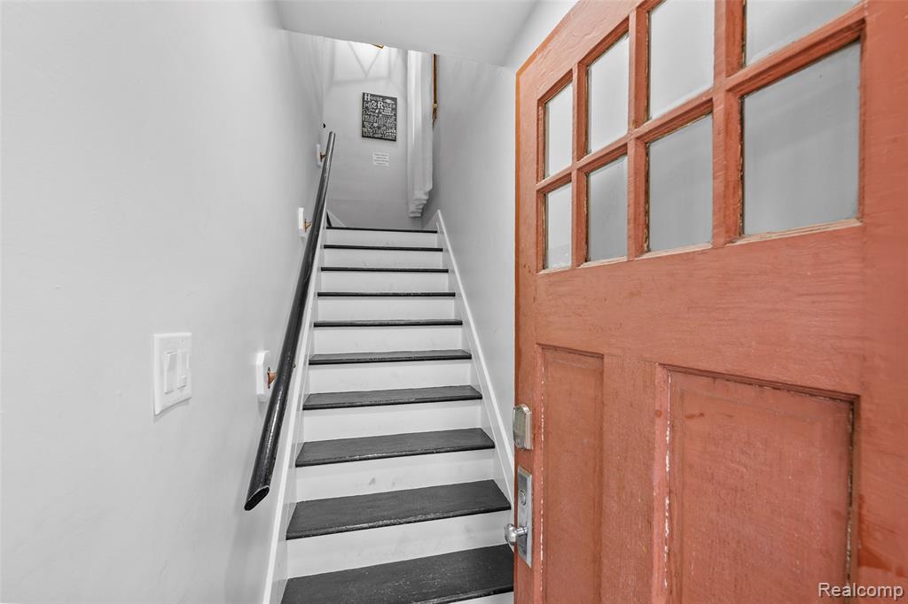 2257 Hewitt Street, Hamtramck, MI 48212 — Photo 26