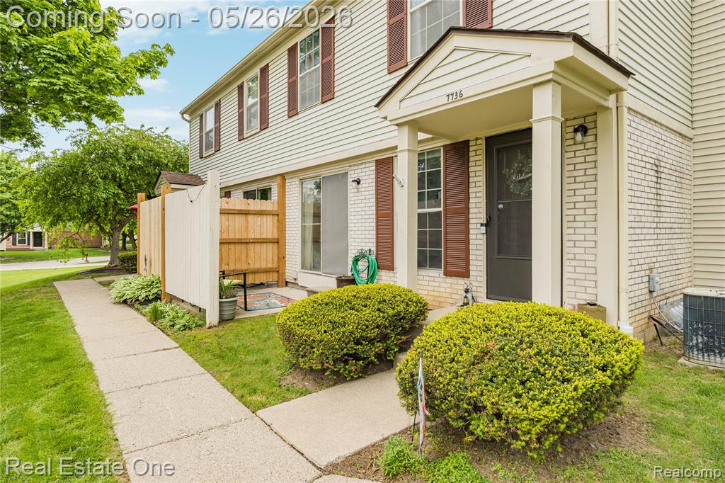 7736 Lake Ridge Drive, Waterford, MI 48327 — Photo 2