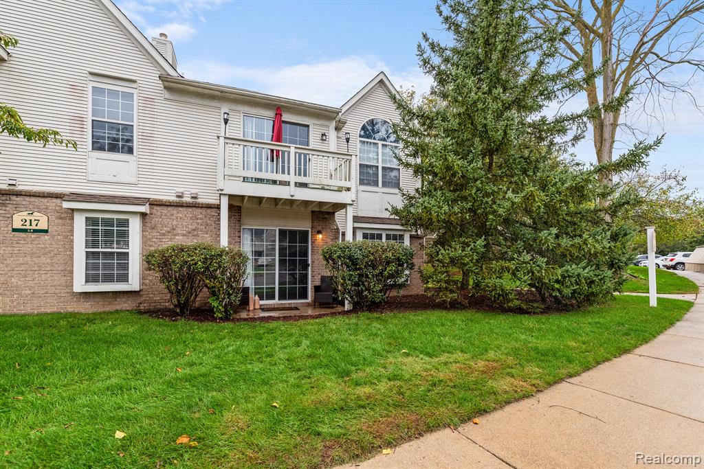 217 OAKBROOKE Drive, 2, South Lyon, MI 48178 — Photo 2