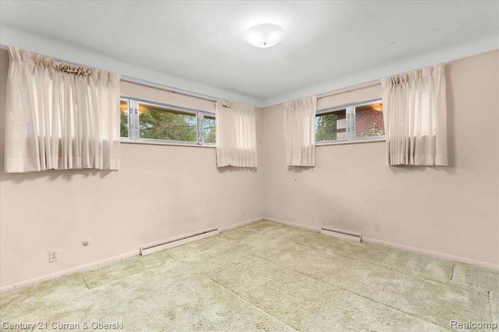 5987 CAMPUS Drive, Dearborn Heights, MI 48127 — Photo 21