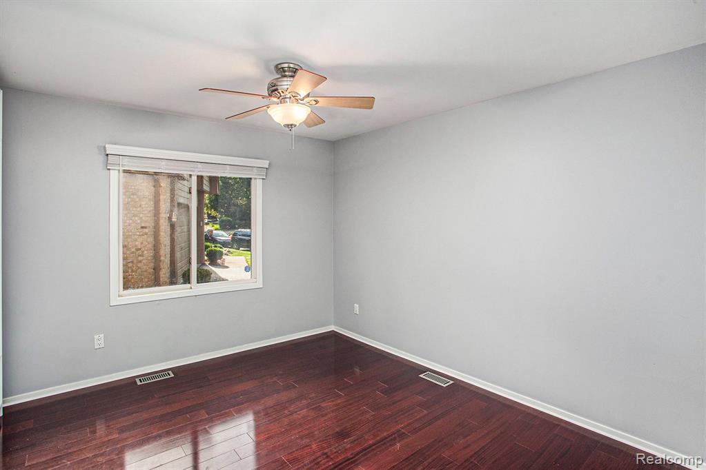 6830 Heron Point, West Bloomfield, MI 48323 — Photo 15