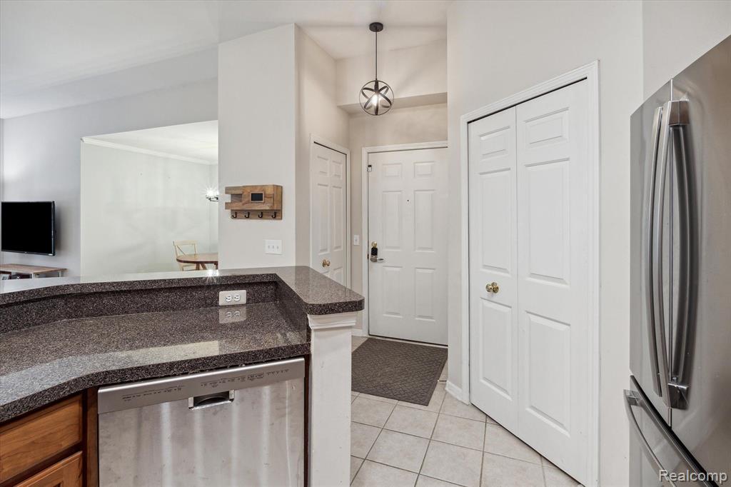 2694 S Knightsbridge Circle, Ann Arbor, MI 48105 — Photo 4