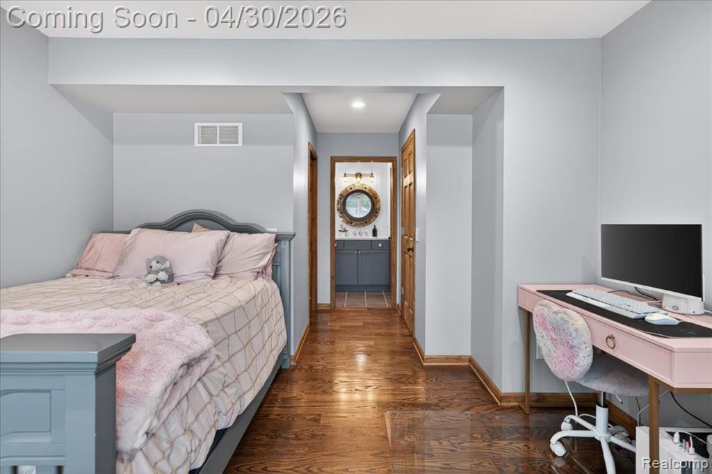 3945 N Vanstone Drive, Commerce Twp, MI 48382 — Photo 23